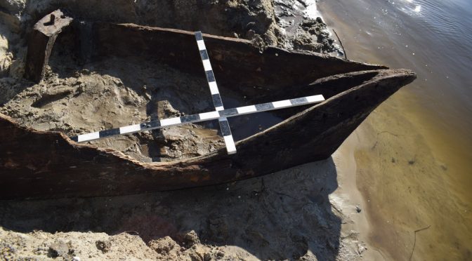 На Десні знайшли старовинний човен
